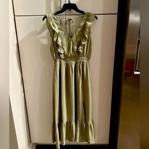 Gorgeous Sleeveless MIDI Dress in sage!